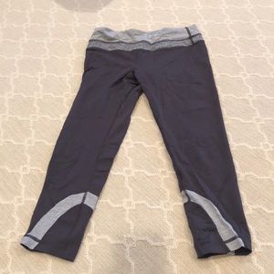 Lululemon gray run inspire crop. Size 6